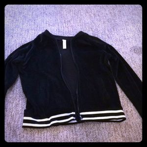 Soft sweatshirt with white stripes!